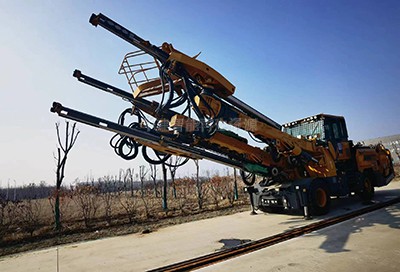 鑿巖臺(tái)車使用和維護(hù)